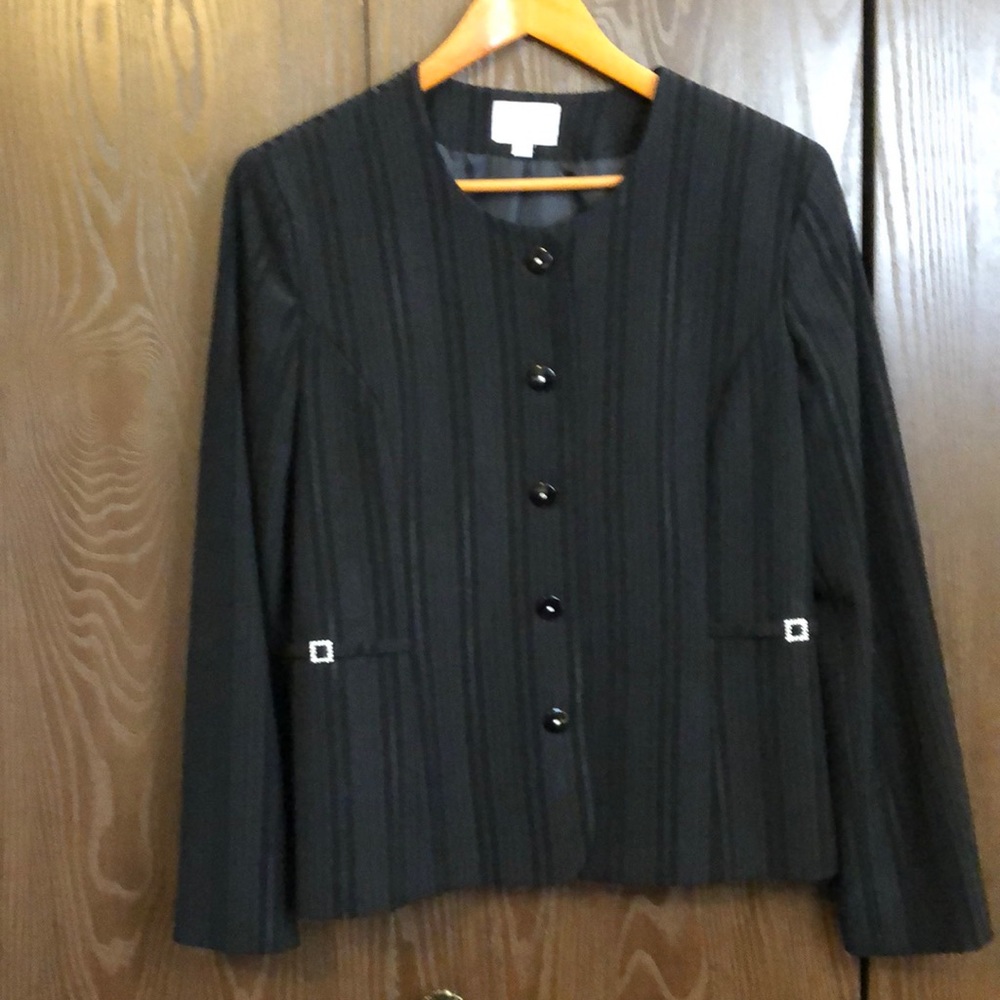 VANITY FAIR BLACK COLLARLESS SIZE 12 BLAZER METALLIC/ RHINESTONE DETAIL - #300